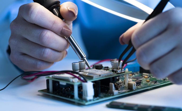 Como a Tecnologia está Transformando a Assistência Técnica de Informática: Tendências e Inovações