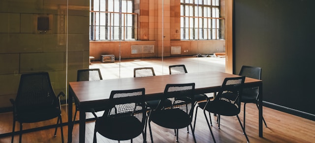 Como fazer a decoração de uma imobiliária no estilo industrial?