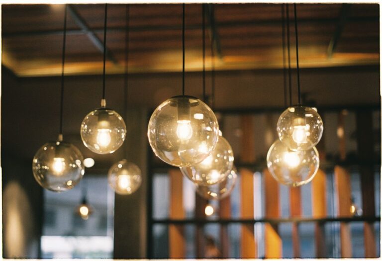 Como Escolher Plafons para Diferentes Estilos de Decoração