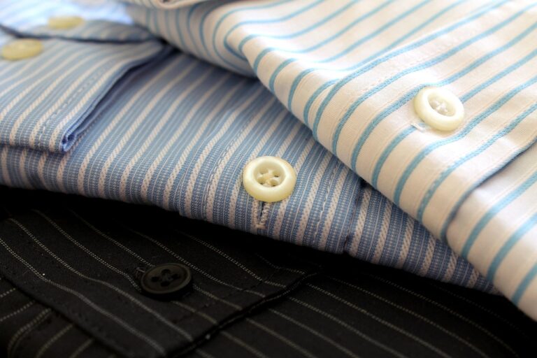 Como usar camisa masculina por dentro ou por fora da calça